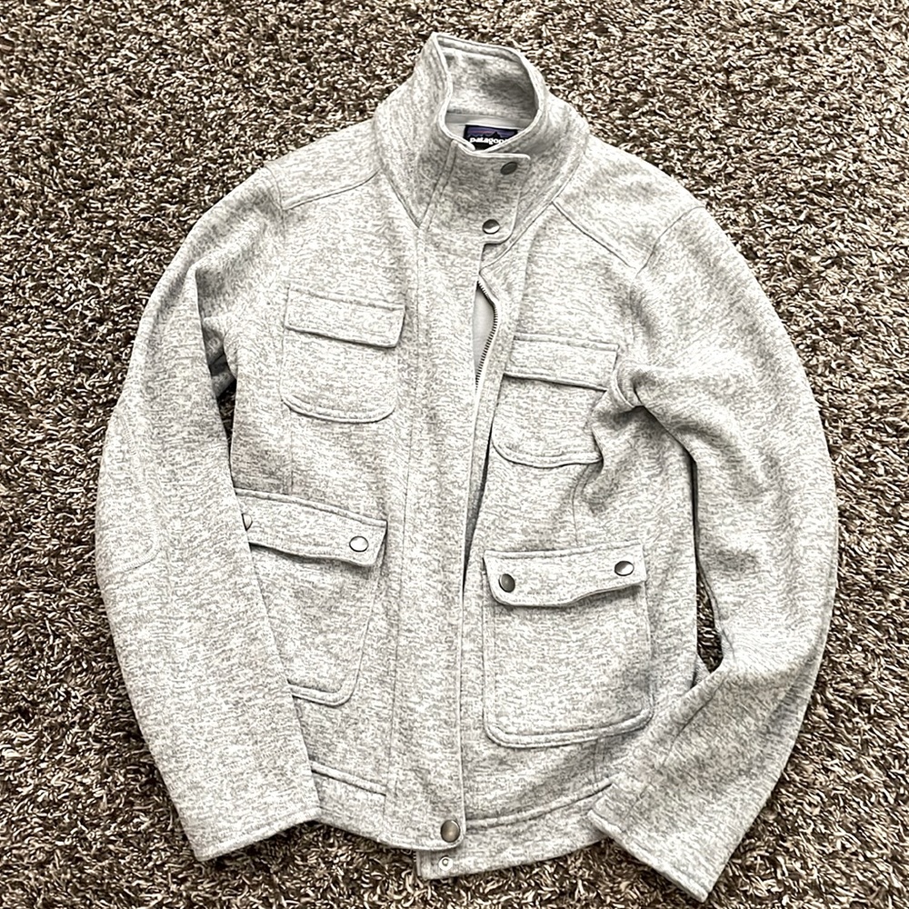 Women’s Patagonia grey full zip sweater. Like new